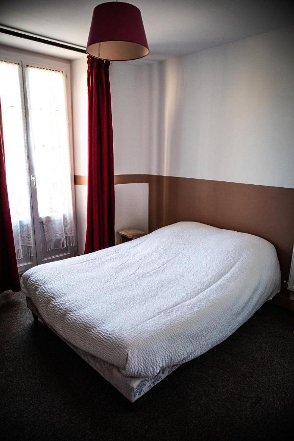Hotel Restaurant Le Foirail Saint-Haon Bagian luar foto