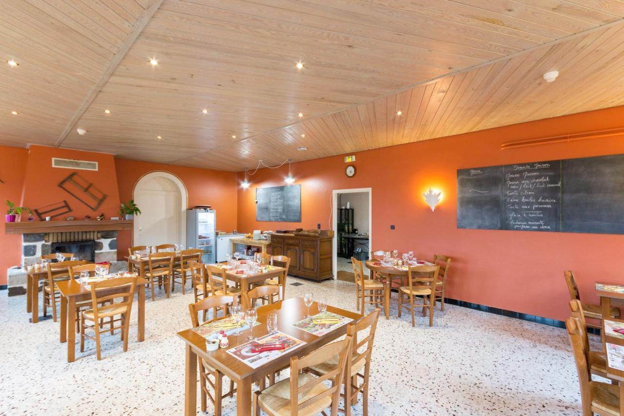 Hotel Restaurant Le Foirail Saint-Haon Bagian luar foto